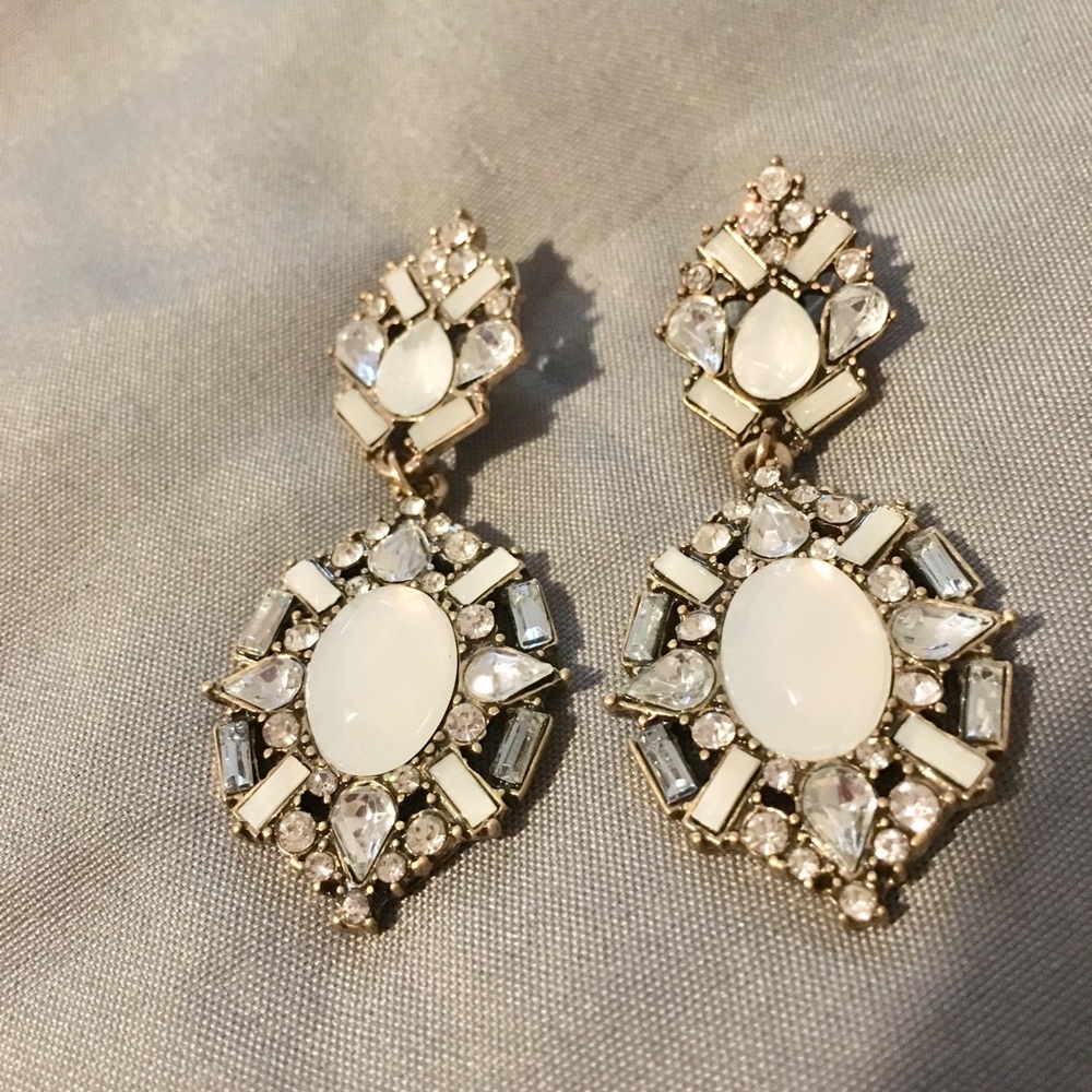 NWOT Charming Charlie White & Silver Earrings
